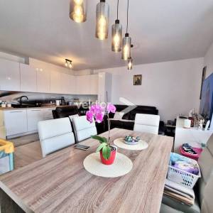 Srdoči, obiteljski stan s okućnicom i osiguranim parkingom