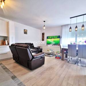 Srdoči, obiteljski stan s okućnicom i osiguranim parkingom