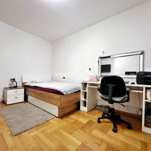 Srdoči, uređen 2-soban s dnevnim boravkom u novijoj zgradi