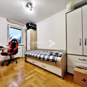 Srdoči, uređen 2-soban s dnevnim boravkom u novijoj zgradi