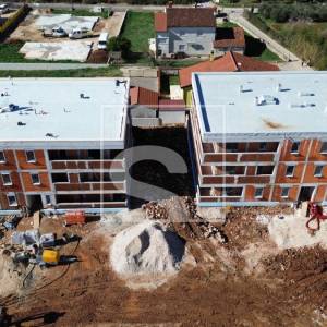 Stan s dvorištem - novogradnja 