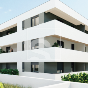 Stan s dvorištem - novogradnja 