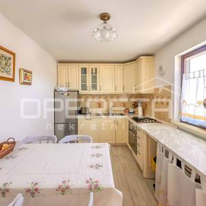 Stan s tri terase, 30 m od mora na Jadriji
