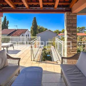 Stan s tri terase, 30 m od mora na Jadriji
