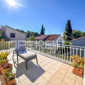 Stan s tri terase, 30 m od mora na Jadriji
