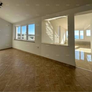 Stan u Dugoj Uvali: udobnost i priroda na dohvat ruke, 500 m od mora