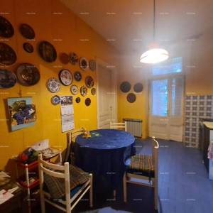 Stan u prizemlju s dvorištem i garažom – centar Pule