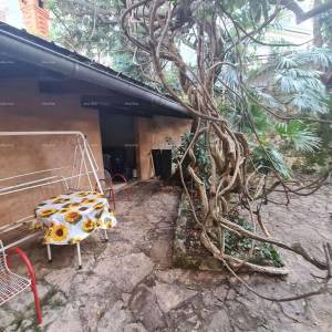 Stan u prizemlju s dvorištem i garažom – centar Pule