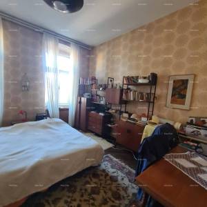 Stan u prizemlju s dvorištem i garažom – centar Pule