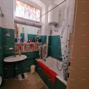 Stan u prizemlju s dvorištem i garažom – centar Pule