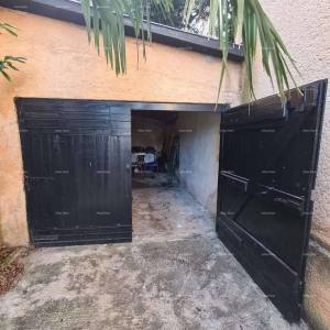 Stan u prizemlju s dvorištem i garažom – centar Pule