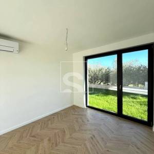 Stan u prizemlju s dvorištem - spremno za useljenje