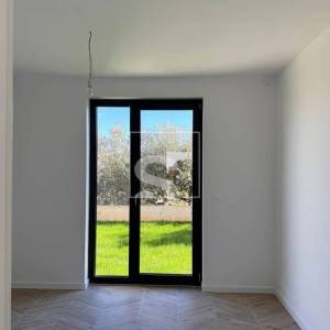 Stan u prizemlju s dvorištem - spremno za useljenje