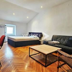 Sušak,uredan 3-soban stan s pogledom na grad i more