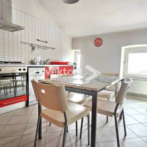 Sušak,uredan 3-soban stan s pogledom na grad i more