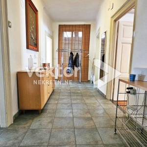 Sušak,uredan 3-soban stan s pogledom na grad i more