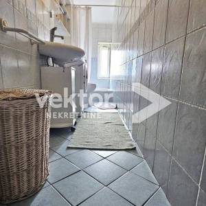 Sušak,uredan 3-soban stan s pogledom na grad i more