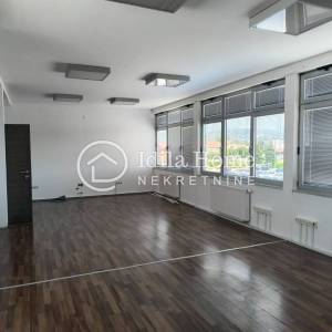 Sveta Nedelja/Bestovje/POSLOVNI KOMPLEKS ZA NAJAM – 1.103 m² POSLOVNA ZGRADA + HALA + SKLADIŠTE + PARKING