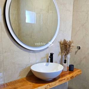 Svetvinčenat, moderna novogradnja s bazenom