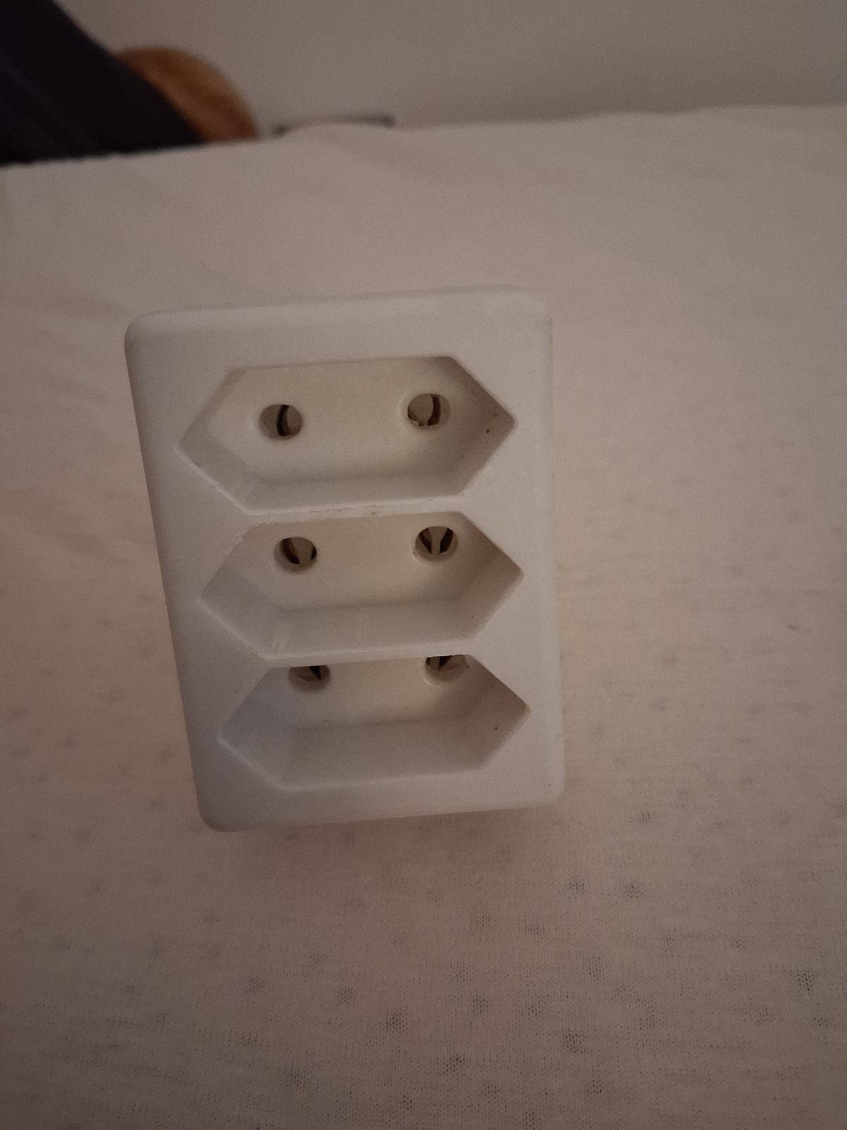 T utikač- 3 ista utikača