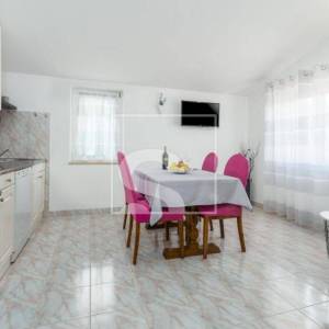 Top lokacija: 4 uhodana apartmana i poslovni prostor