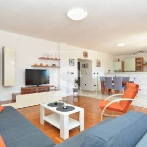 Top lokacija: 4 uhodana apartmana i poslovni prostor