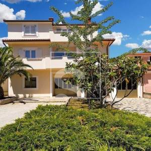 Top lokacija: 4 uhodana apartmana i poslovni prostor