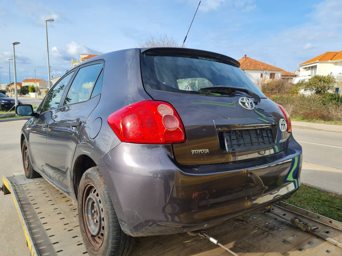 Toyota Auris 1.4 vvti  DIJELOVI