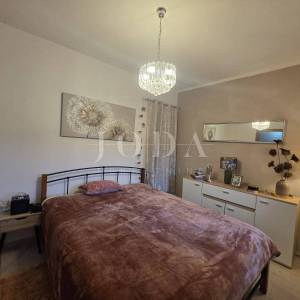 Tribalj, autohtona kuća sa pogledom na jezero 