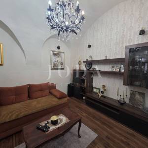 Tribalj, autohtona kuća sa pogledom na jezero 