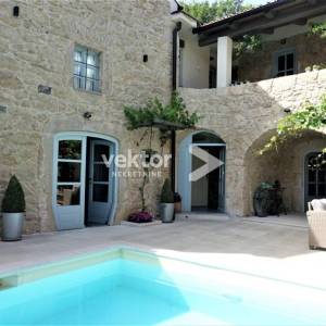 Tribalj, rustikalna kamena kuća s bazenom