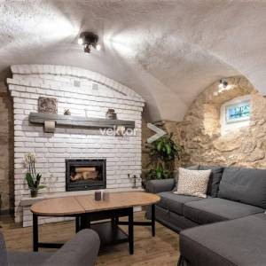 Tribalj, rustikalna kamena kuća s bazenom