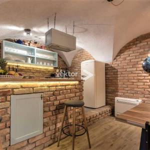 Tribalj, rustikalna kamena kuća s bazenom