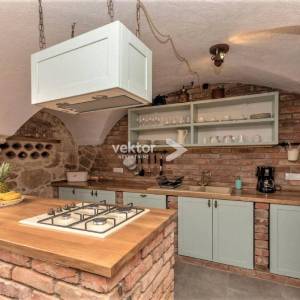 Tribalj, rustikalna kamena kuća s bazenom