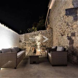 Tribalj, rustikalna kamena kuća s bazenom