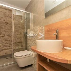 Tribalj, rustikalna kamena kuća s bazenom