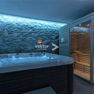 Tribalj, rustikalna kamena kuća s bazenom