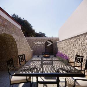 Tribalj, stara kamena kuća za adaptaciju