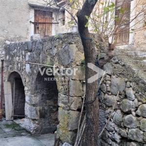 Tribalj, stara kamena kuća za adaptaciju