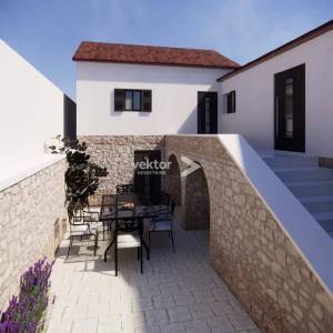 Tribalj, stara kamena kuća za adaptaciju