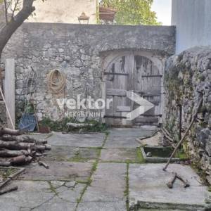 Tribalj, stara kamena kuća za adaptaciju