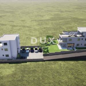 TRIBUNJ, SOVLJA - Stan s krovnom terasom i prekrasnim pogledom na more