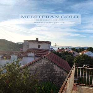 Trogir, Čiovo, Okrug Donji, prodaje se kuća za uređenje