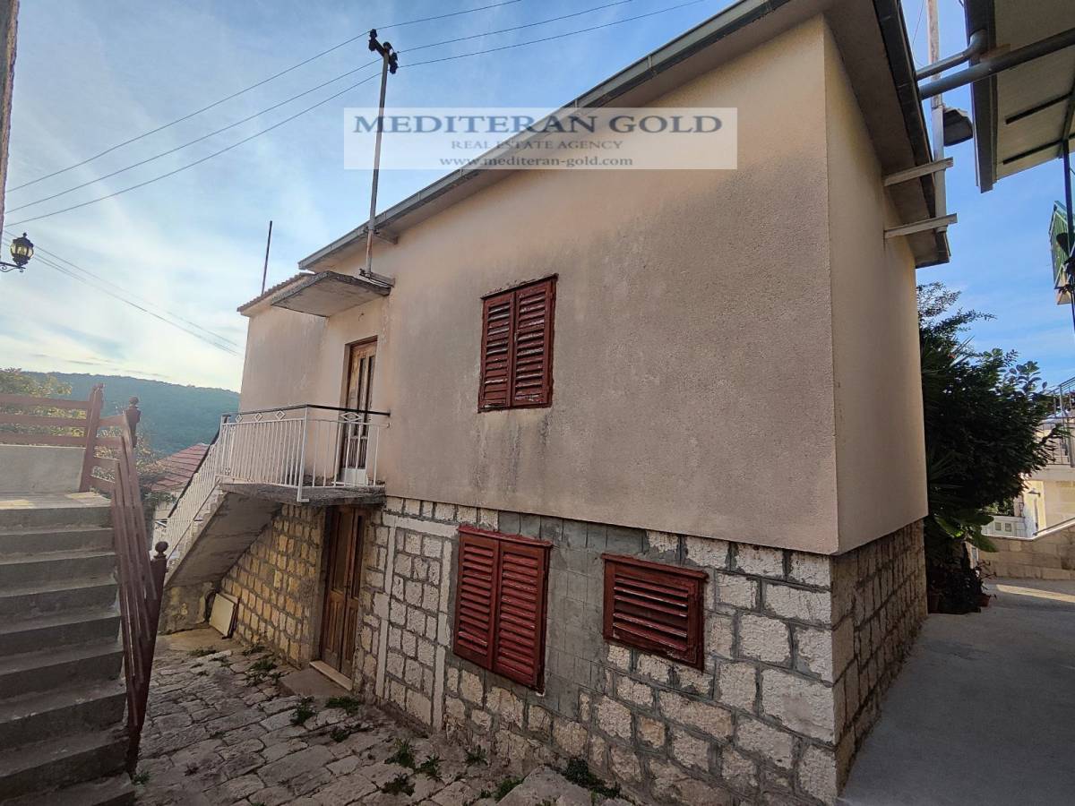 Trogir, Čiovo, Okrug Donji, prodaje se kuća za uređenje