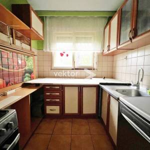 Trsat, etaža s dodatnim objektom i okućnicom, pogled na more