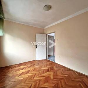 Trsat, etaža s dodatnim objektom i okućnicom, pogled na more