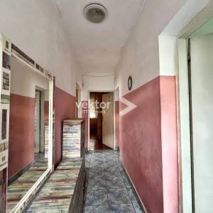 Trsat, etaža s dodatnim objektom i okućnicom, pogled na more