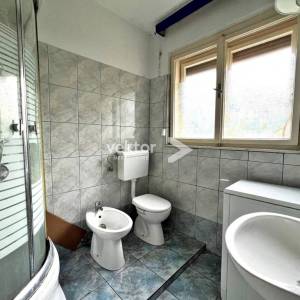 Trsat, etaža s dodatnim objektom i okućnicom, pogled na more