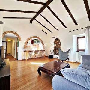 Trsat, uređen stan s dodatnim prostorom, na atraktivnoj poziciji