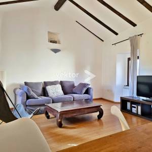 Trsat, uređen stan s dodatnim prostorom, na atraktivnoj poziciji